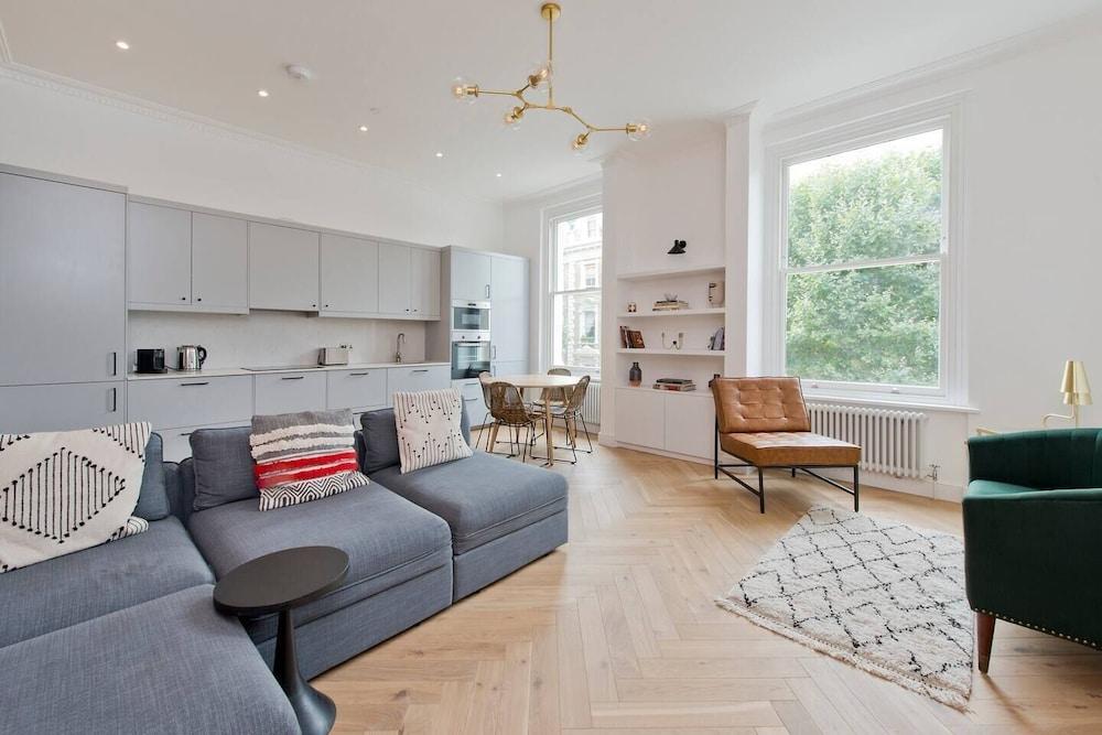 Modern, Chic 1-bed in Notting Hill - Tap to explore photos