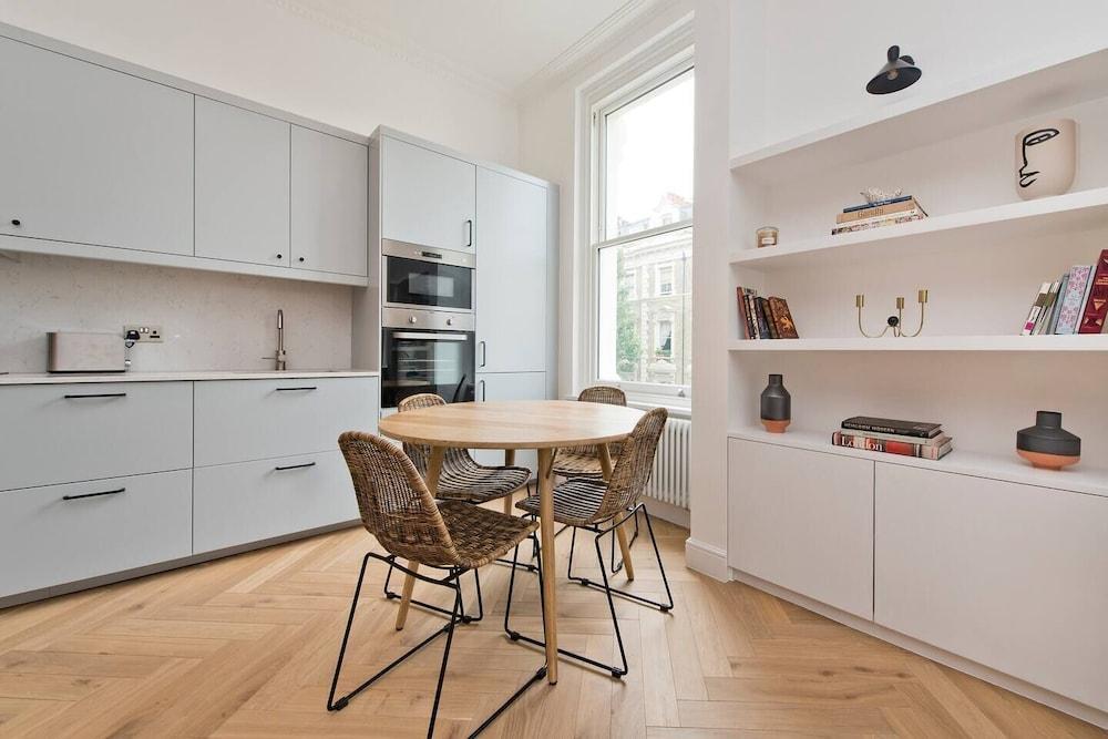 Modern, Chic 1-bed in Notting Hill - Tap to explore photos