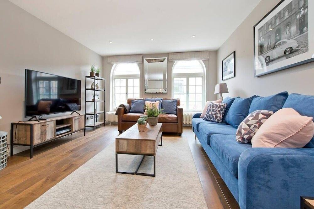 Modern 2-bedroom Apartment, Notting Hill - Tap to explore photos