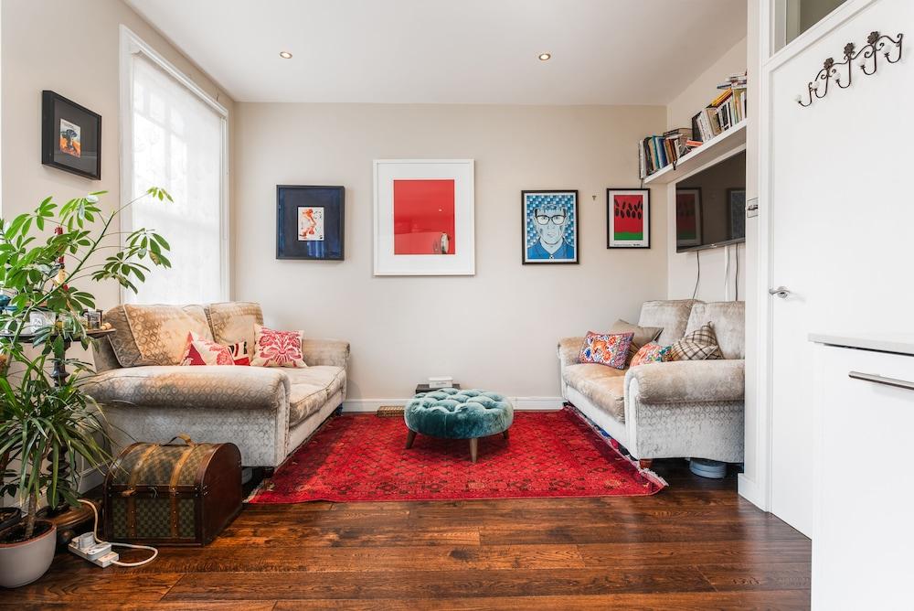Supreme Hampstead Home Next to Hampstead Heath by Underthedoormat - Tap to explore photos