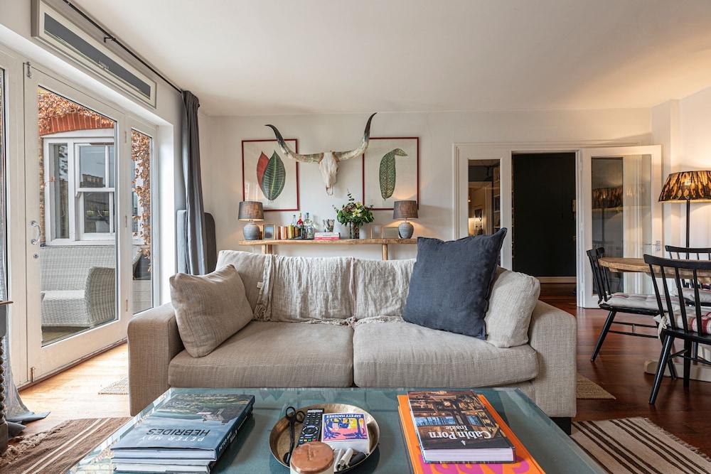 JOIVY Stylish 2-bed Flat w/ Terrace Near Battersea Park - Tap to explore photos