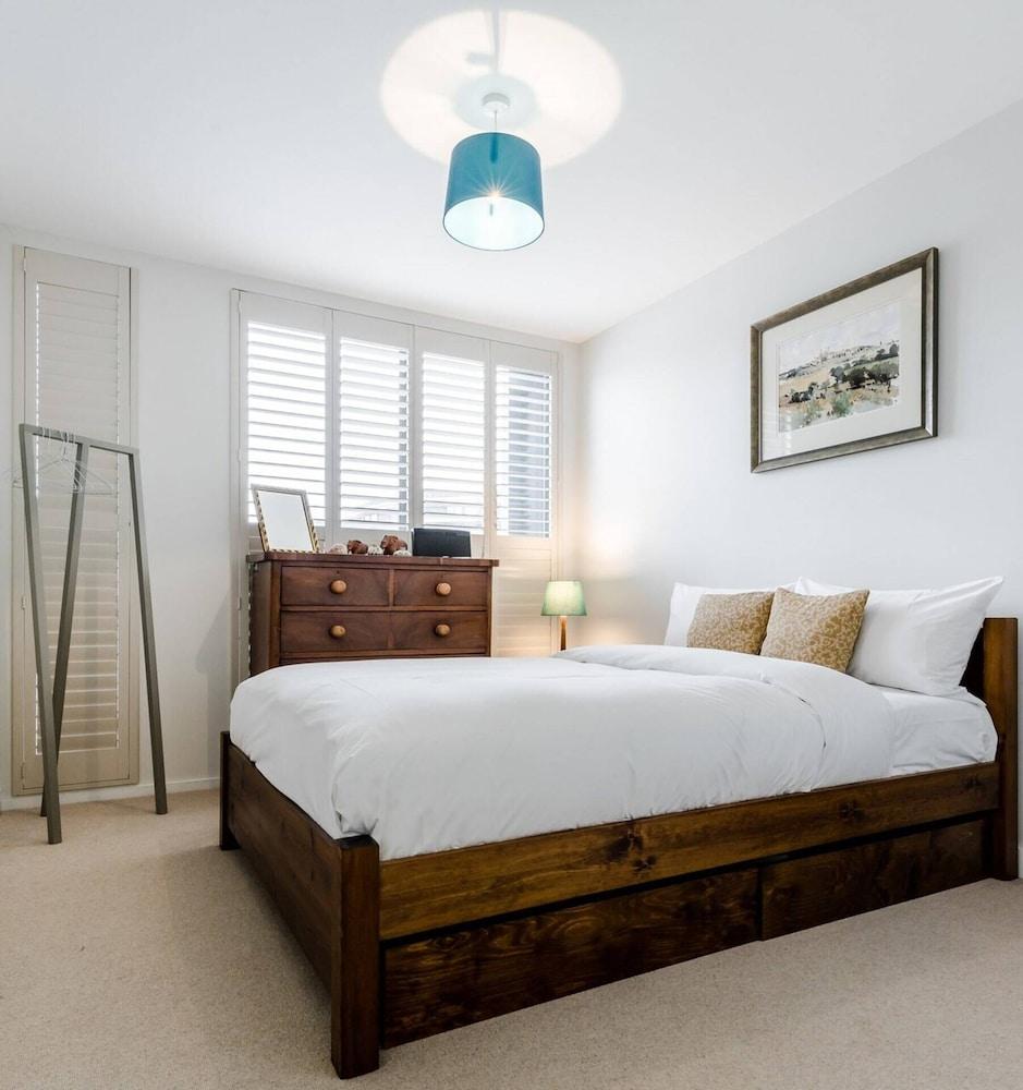 Bright 2 Bedroom Marylebone Flat Near the Tube - Tap to explore photos