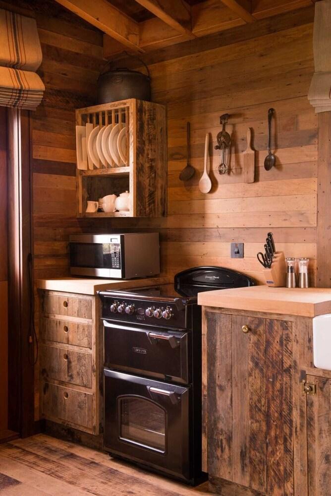 Classy Cricklewood Home - Tap to explore photos
