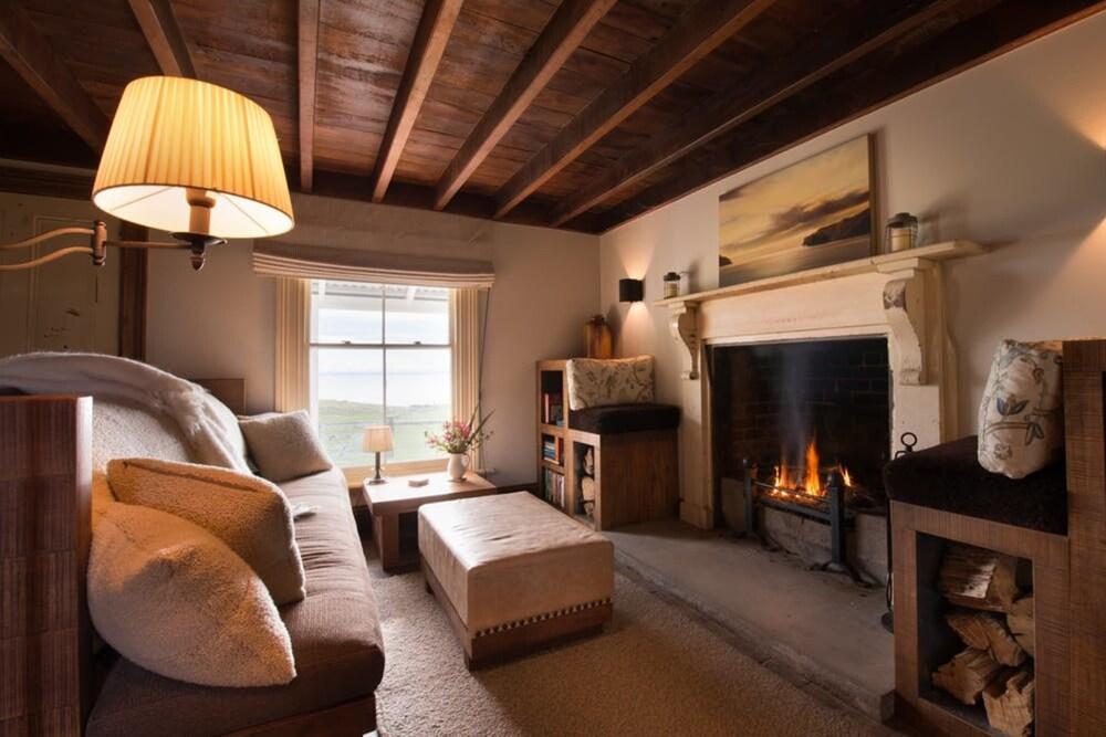 Classy Cricklewood Home - Tap to explore photos