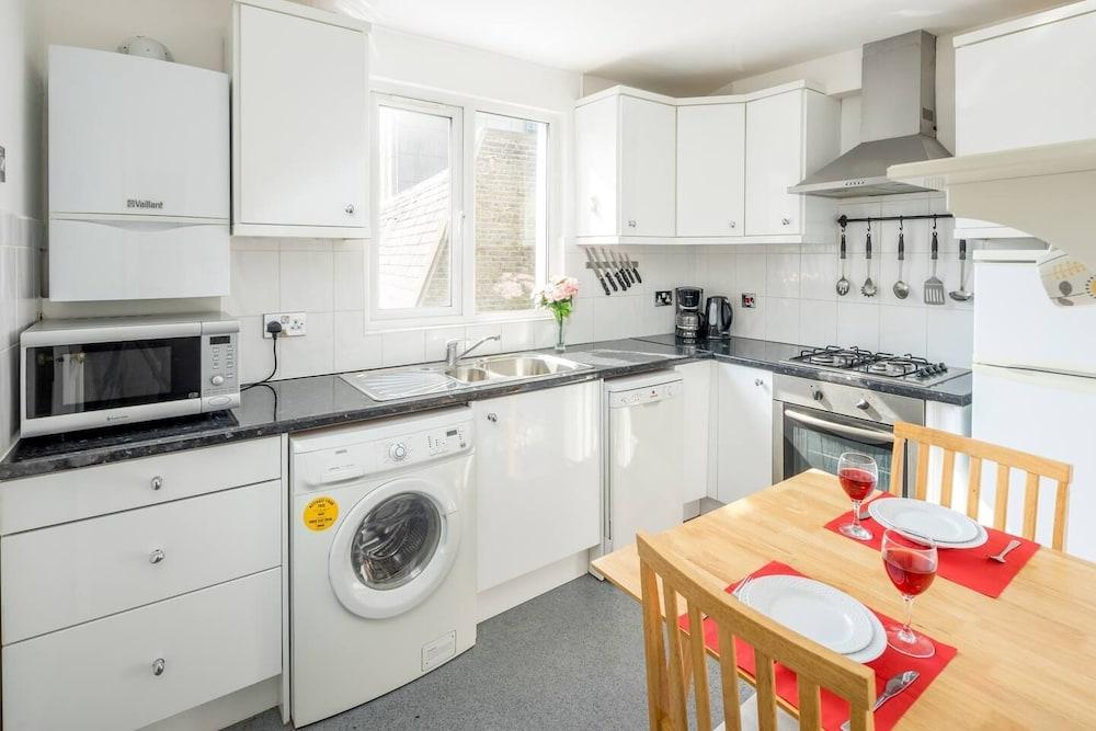 JOIVY Charming 1 Bed Flat, Sleeps 4