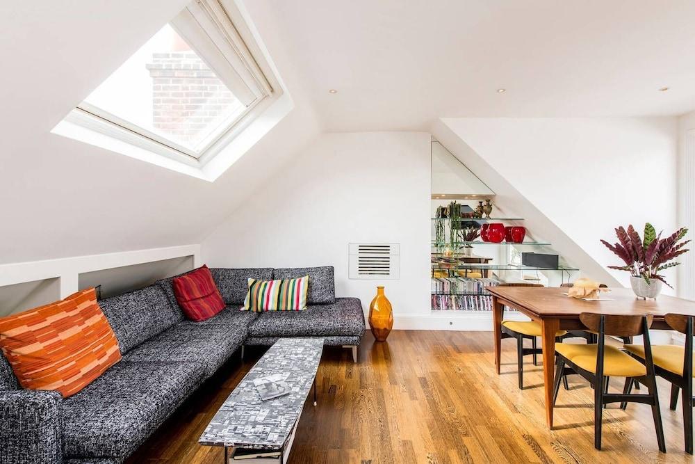 Beautiful 2 Bed W Roof Terrace in Holland Park - Tap to explore photos