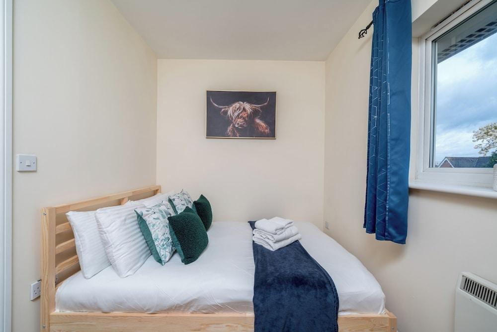 Cozy 2 bed Room Flat, Walking Distance From Excel - Tap to explore photos