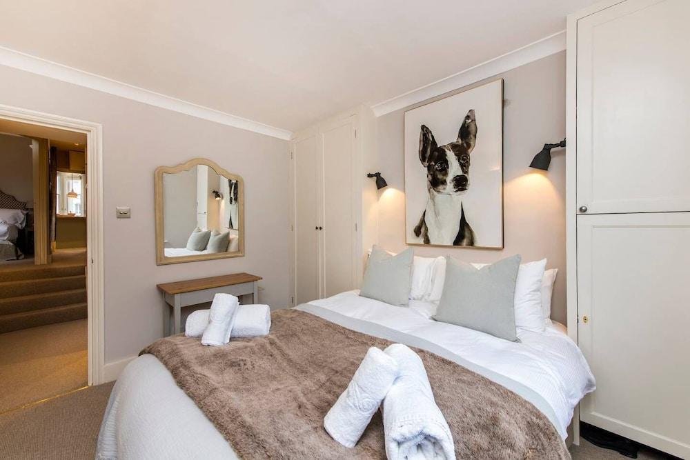 Charming, Recently Renovated 2-bed in Fulham - Tap to explore photos
