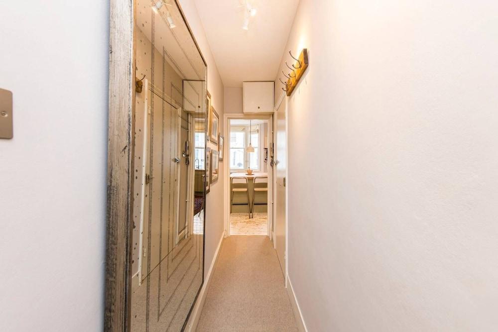 Charming, Recently Renovated 2-bed in Fulham - Tap to explore photos
