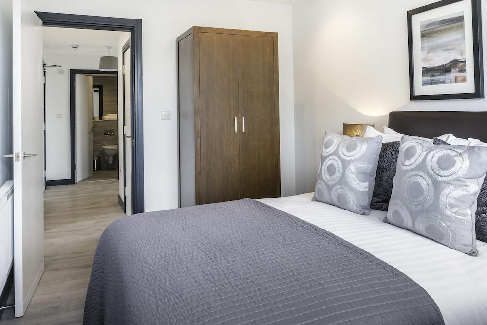 Aldgate by Excel Apartments - Tap to explore photos