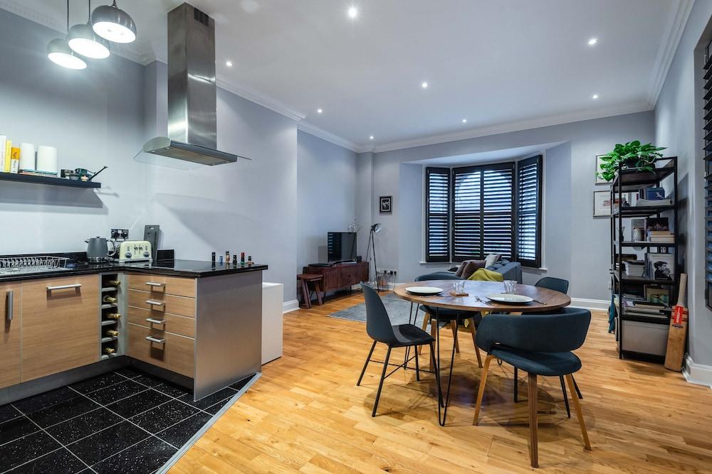 Spacious Clapham Home Near Brixton - Tap to explore photos