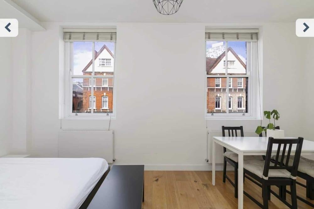 Contemporary Studio Near Spitalfields Market - Tap to explore photos