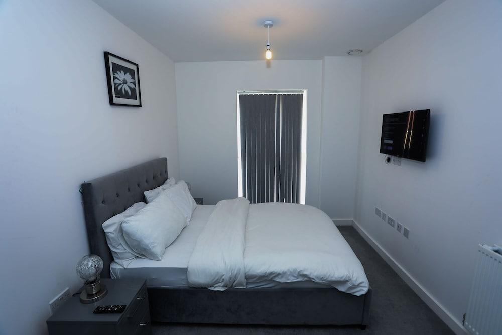 Dreams Apartments 2 Bed - Tap to explore photos