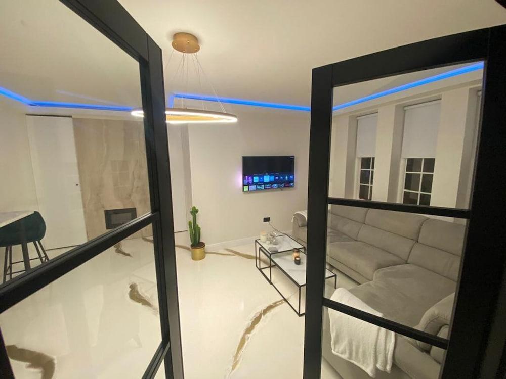 Beautiful and Modern Apartment in North London, UK - Tap to explore photos