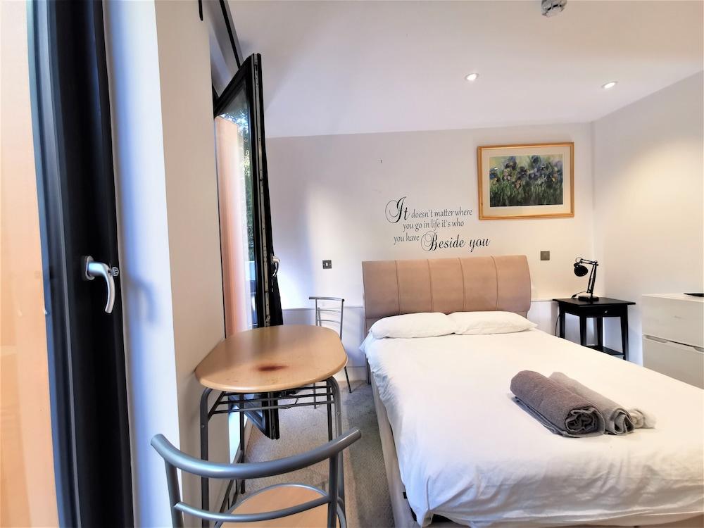 Double Room with Balcony - 3b - Tap to explore photos
