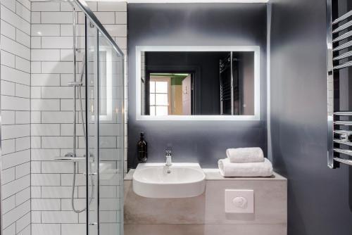 Your Apartment I Brixton - Tap to explore photos