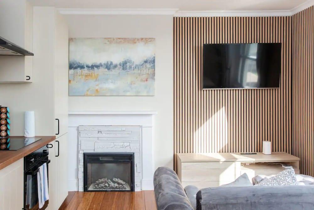 Stylish 2 Bedroom Apartment Near Regents Park - Tap to explore photos