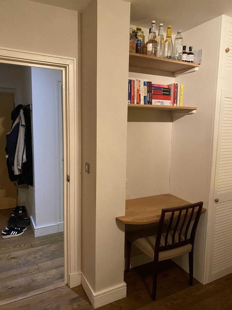 Homely 1 Bedroom Apartment in South East London - Tap to explore photos