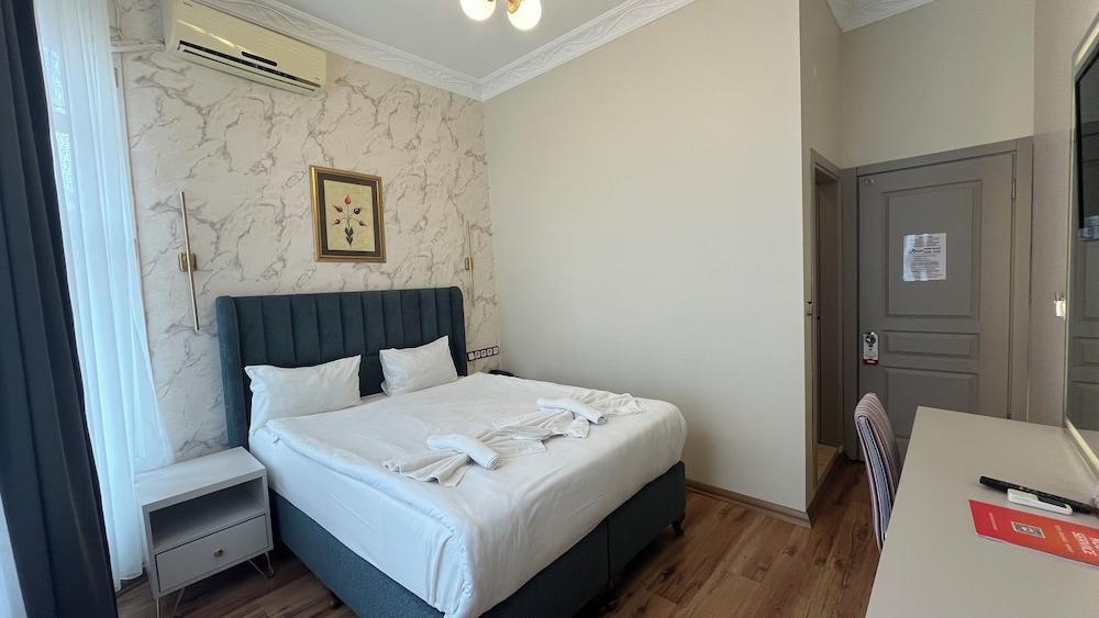 Tulip House Room Type - Standard Double Room