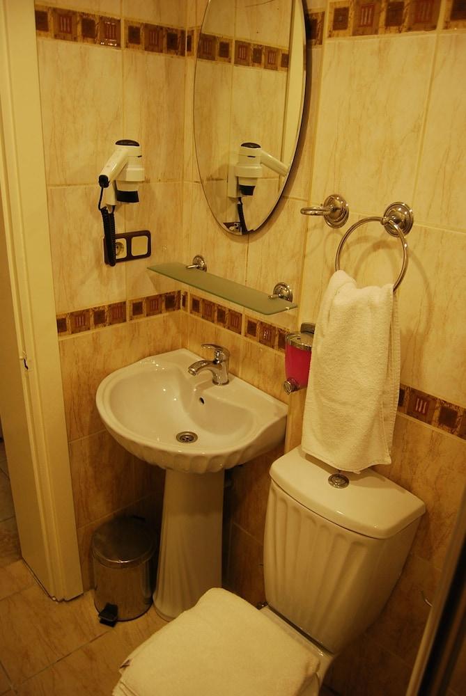 Tulip House Room Type - Budget Double Room