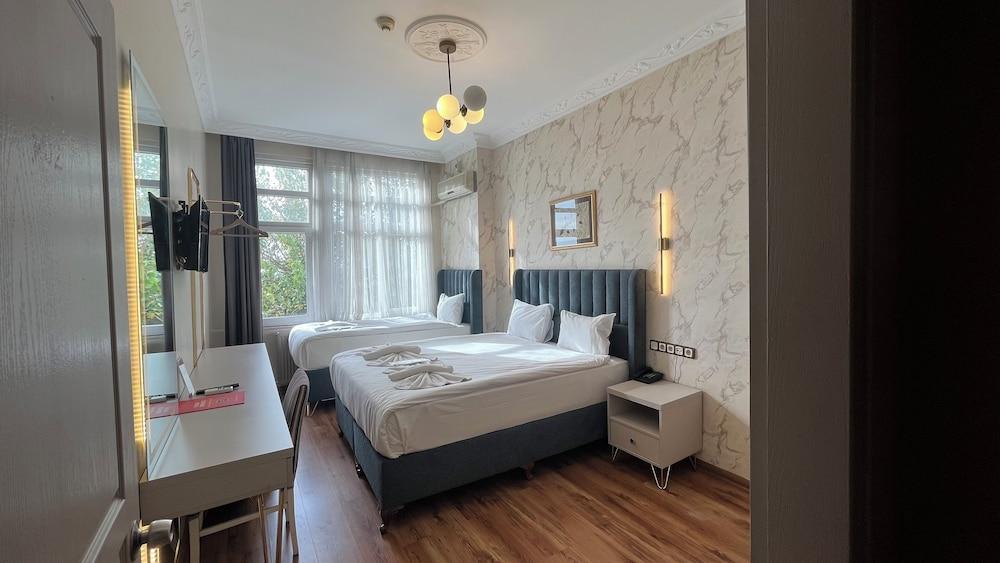 Tulip House Room Type - Deluxe Triple Room, Sea View