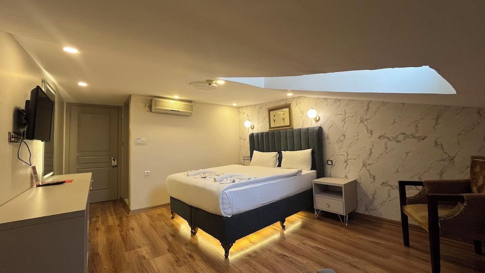 Tulip House Room Type - Budget Double Room