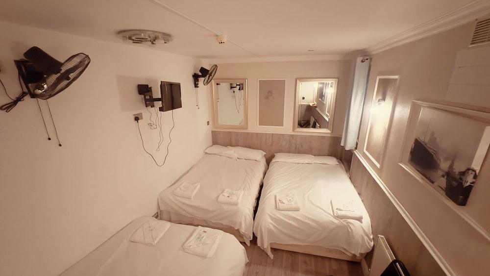 Hotel Earls Court Room Type - Family Room, 1 Bedroom