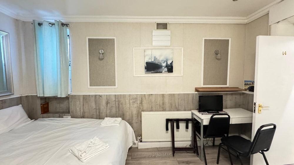 Hotel Earls Court - Tap to explore photos