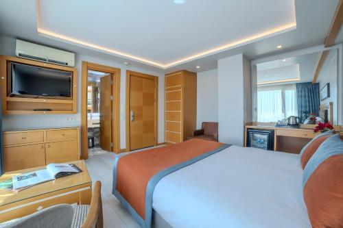 Hotel Resitpasa Istanbul Room Type - Deluxe Double Room with Sea View Hotel Resitpasa Istanbul Room Type - Deluxe Double Room with Sea View