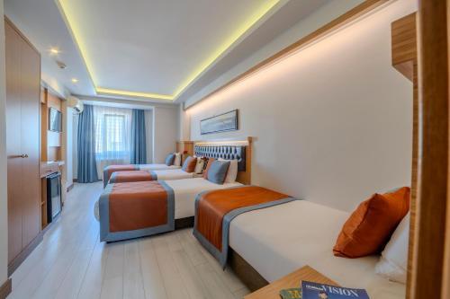 Hotel Resitpasa Istanbul Room Type - Quadruple Room Hotel Resitpasa Istanbul Room Type - Quadruple Room