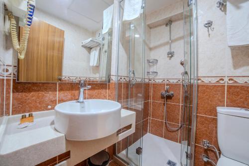 Hotel Resitpasa Istanbul Room Type - Deluxe Triple Room Hotel Resitpasa Istanbul Room Type - Deluxe Triple Room