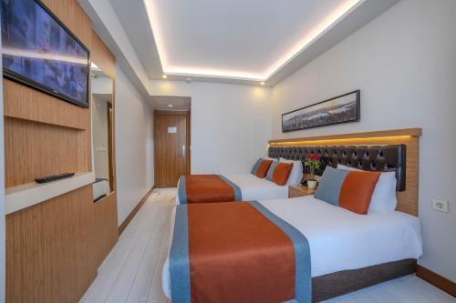 Hotel Resitpasa Istanbul - Tap to explore photos