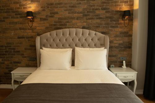 Louis Rooms Room Type - Standard Queen Room