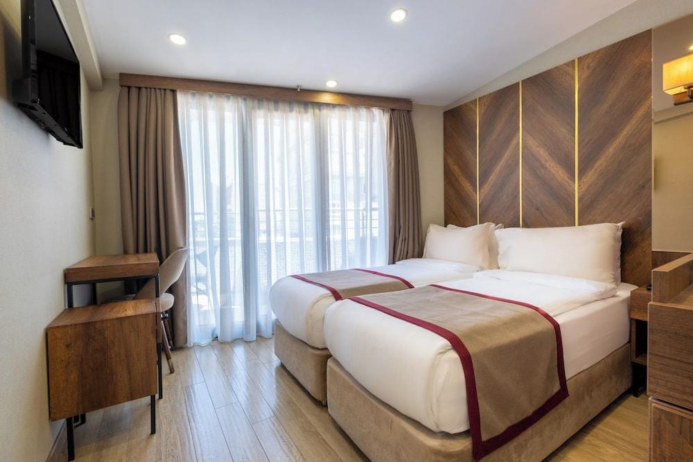 Celine Hotel Taxim Room Type - City Twin Room, Terrace, City View