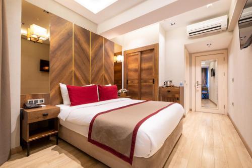 Celine Hotel Taxim Room Type - Deluxe Double Room with Balcony Celine Hotel Taxim Room Type - Deluxe Double Room with Balcony