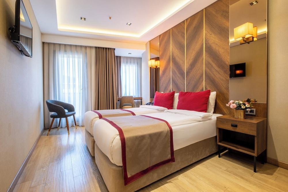 Celine Hotel Taxim Room Type - Deluxe Twin Room, Non Smoking, City View
