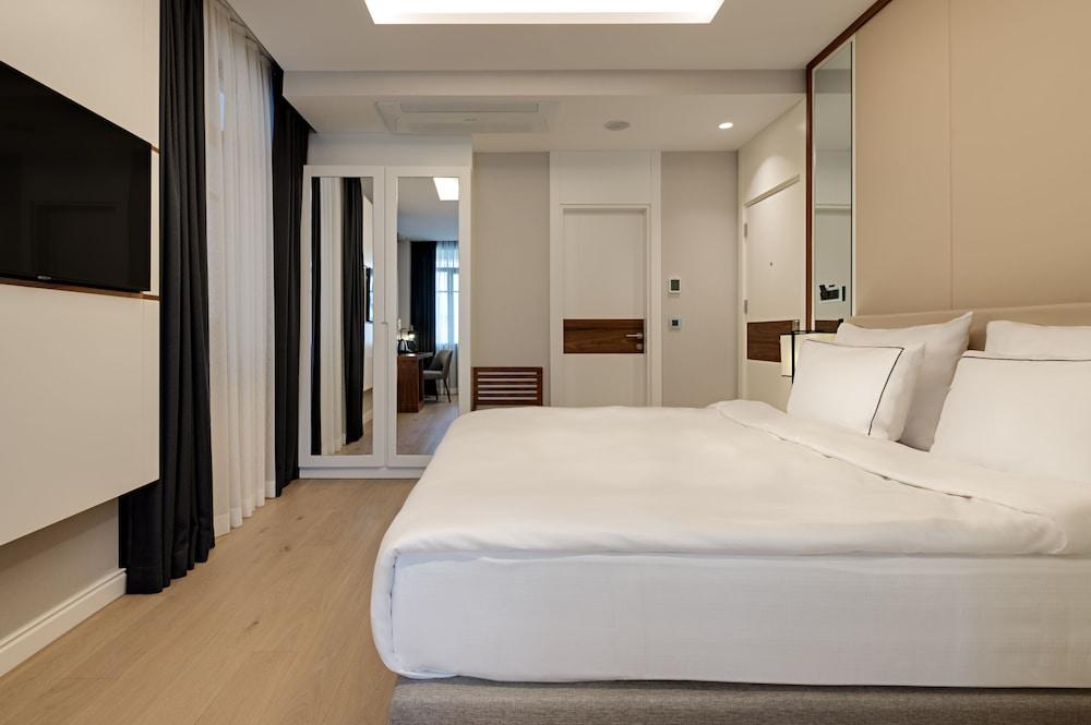 Gleam Collection Hotel Room Type - Standard Double Room