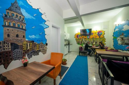 XALİLA HOSTEL & CAFE, MEN's ROOM, BEST IN ISTANBUL , - Tap to explore photos