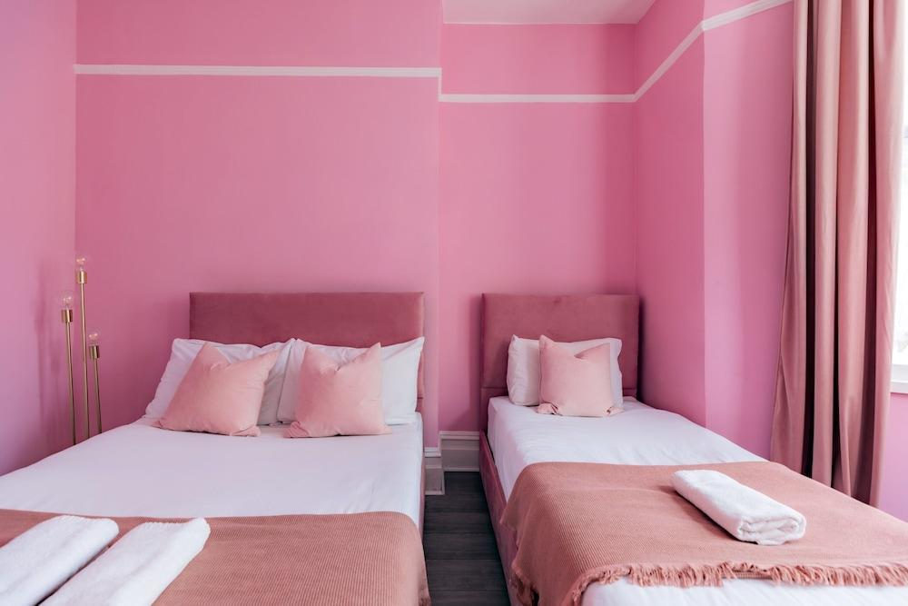 Hotel Orlando by PLI Room Type - Classic Triple Room, Ensuite