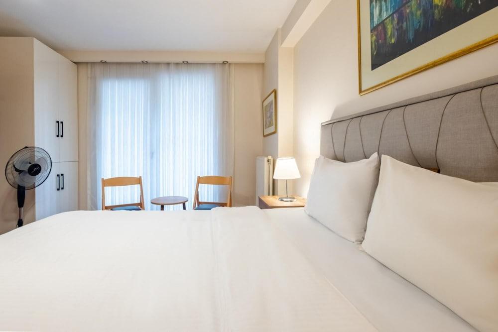 Pleasant Flat With Central Location in Sisli - Tap to explore photos