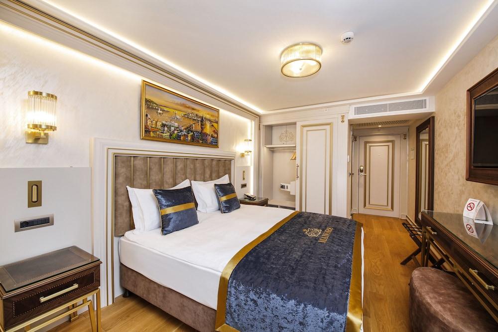 Manors Hotel Room Type - Deluxe Double Room