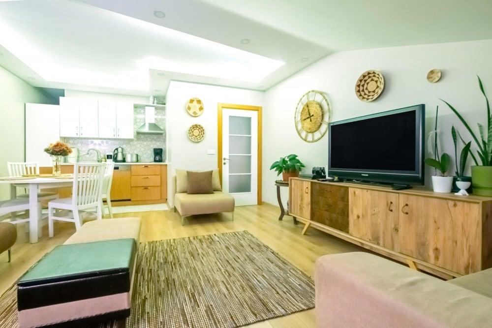 Peaceful Duplex Flat With Adalar View in Maltepe - Tap to explore photos