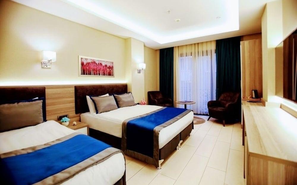 Restwon Suit Hotel Room Type - Standard Triple Room, 1 Bedroom