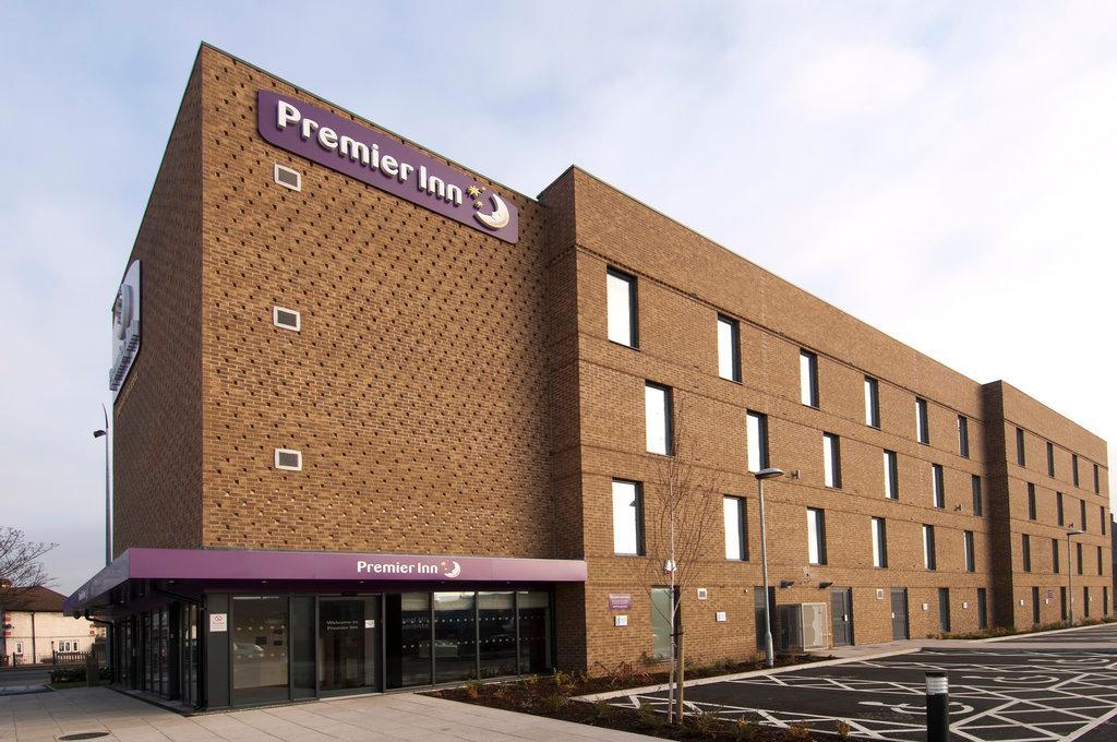 Premier Inn London Dagenham - Tap to explore photos