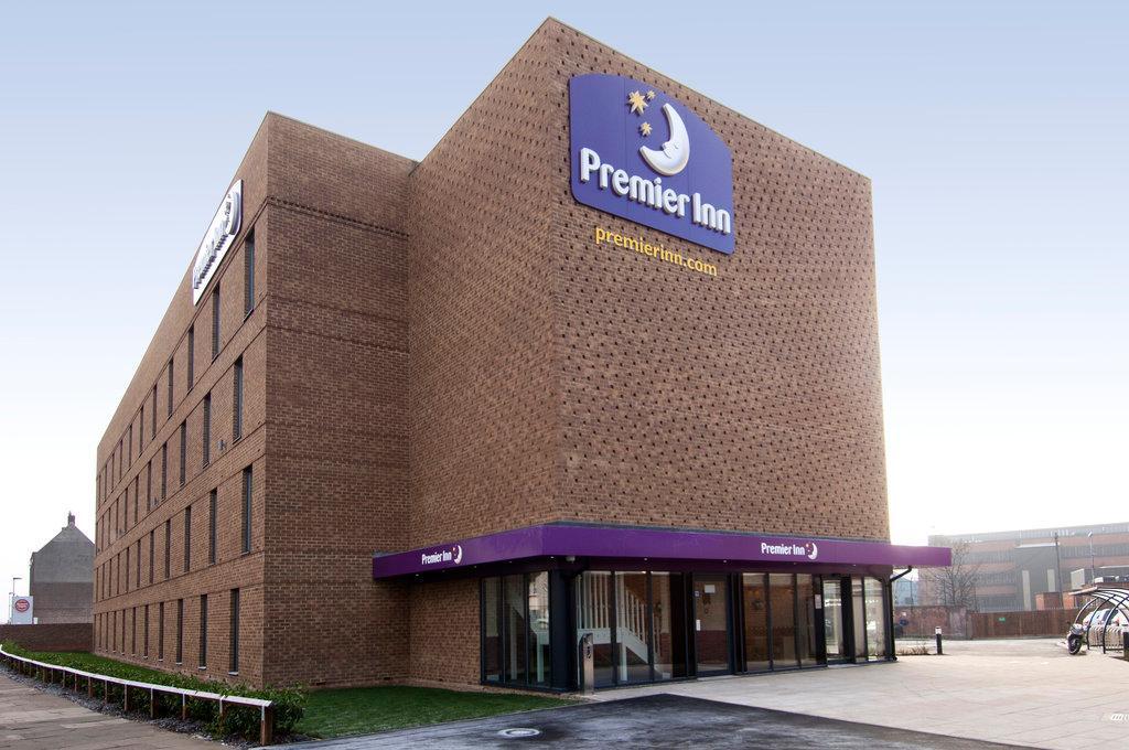 Premier Inn London Dagenham - Tap to explore photos