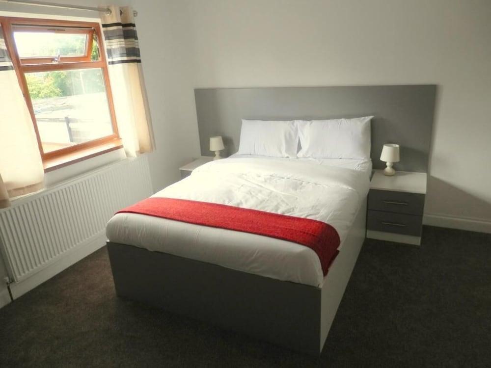 Heathrow Travellers Hub Room Type - Standard Double Room, Private Bathroom