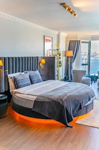A11 Hotel Bosphorus - Tap to explore photos