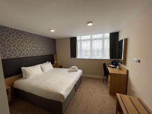 Best Western Northfields Ealing Hotel - Tap to explore photos