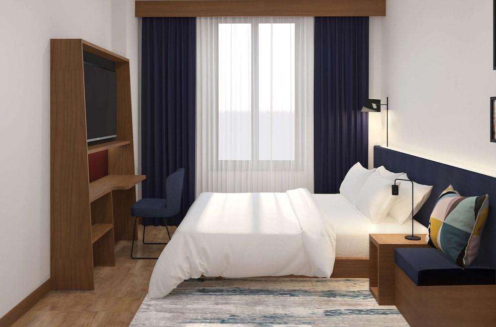 Hampton By Hilton Istanbul Arnavutkoy - Tap to explore photos