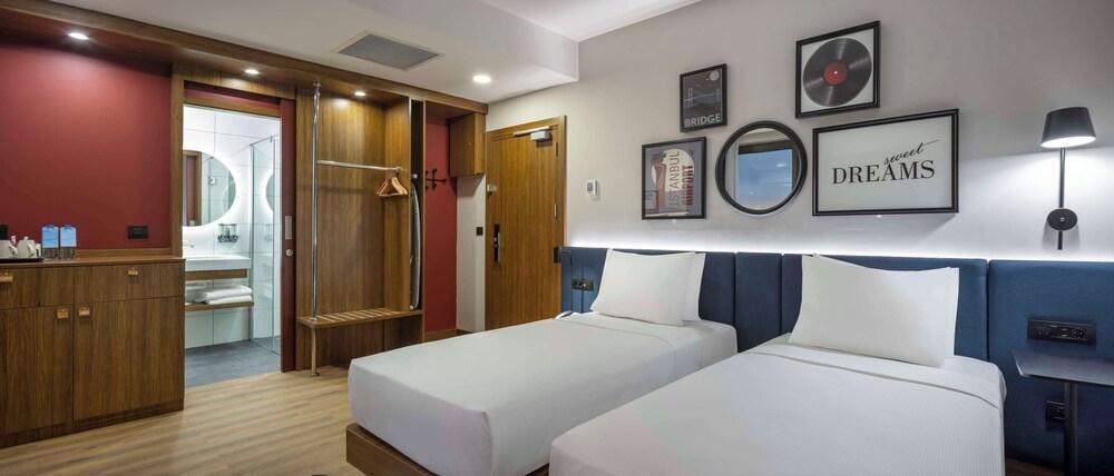 Hampton By Hilton Istanbul Arnavutkoy - Tap to explore photos